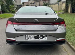 Hyundai Elantra SE 2021 Gris