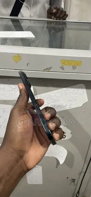 Apple iPhone 16 128 GB Noir