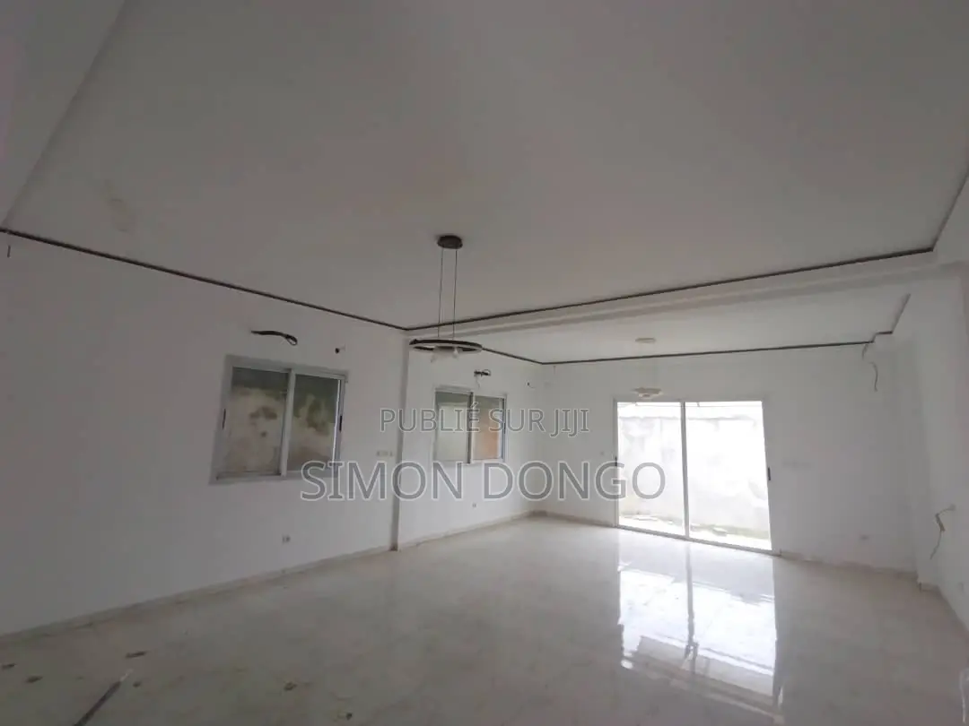 5chbre Villa dans Duplex, Grand-Bassam à Vendre