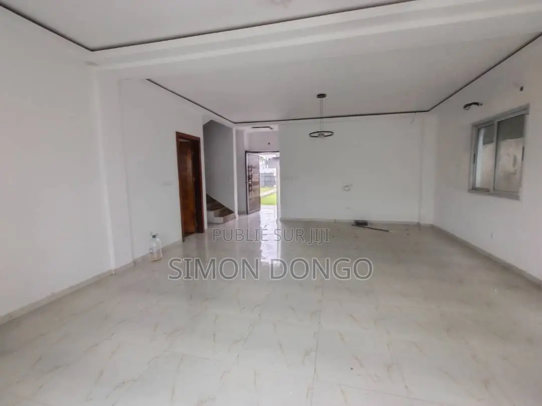 5chbre Villa dans Duplex, Grand-Bassam à Vendre