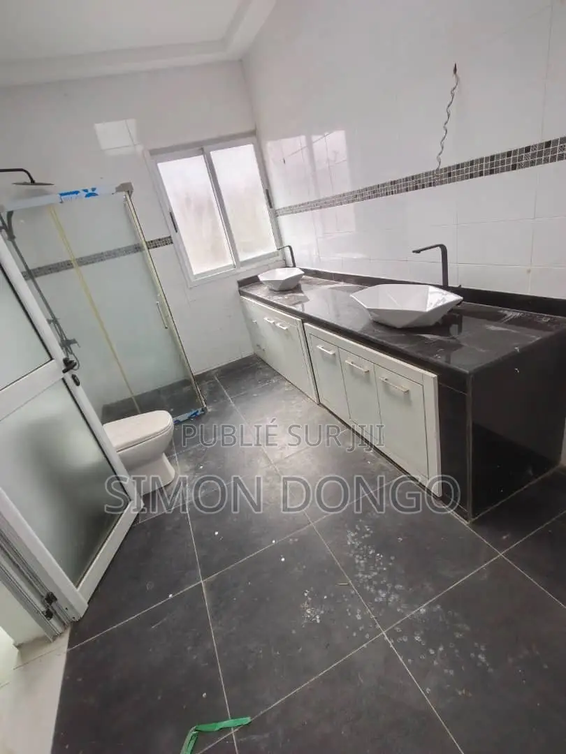 5chbre Villa dans Duplex, Grand-Bassam à Vendre