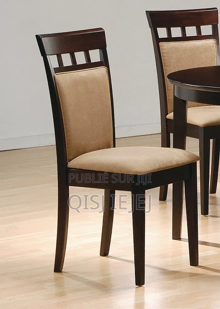 Chaise Disponible