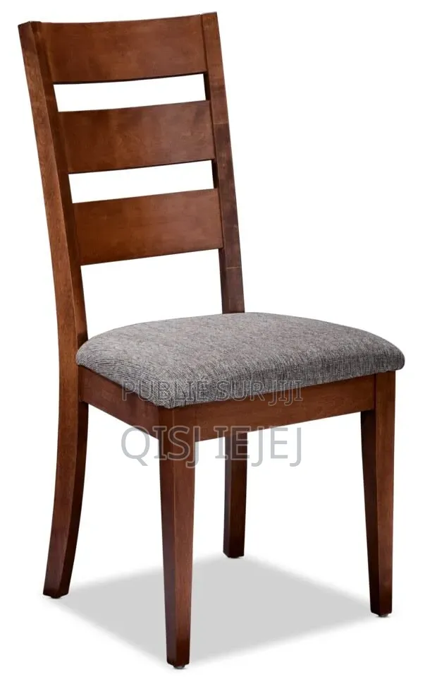 Chaise Disponible