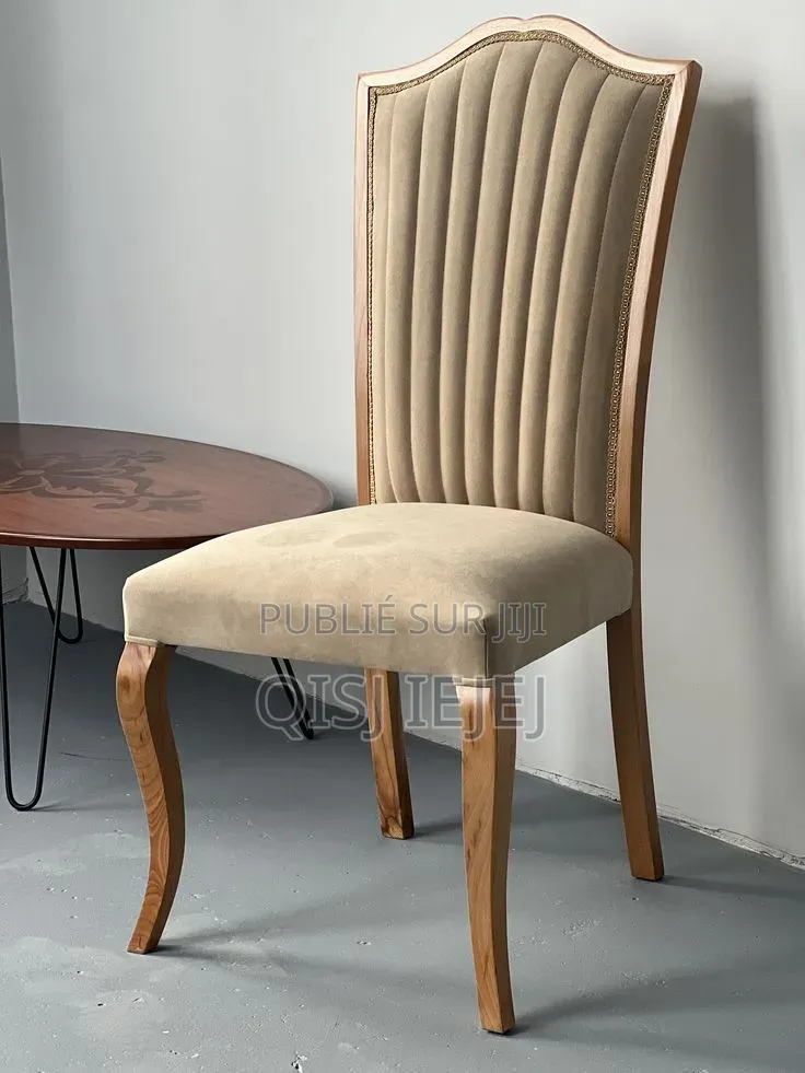 Chaise Disponible