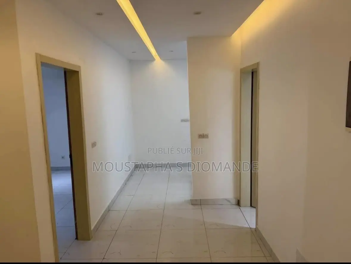 3chbre Villa dans Diomande Moustapha, Bingerville à Vendre