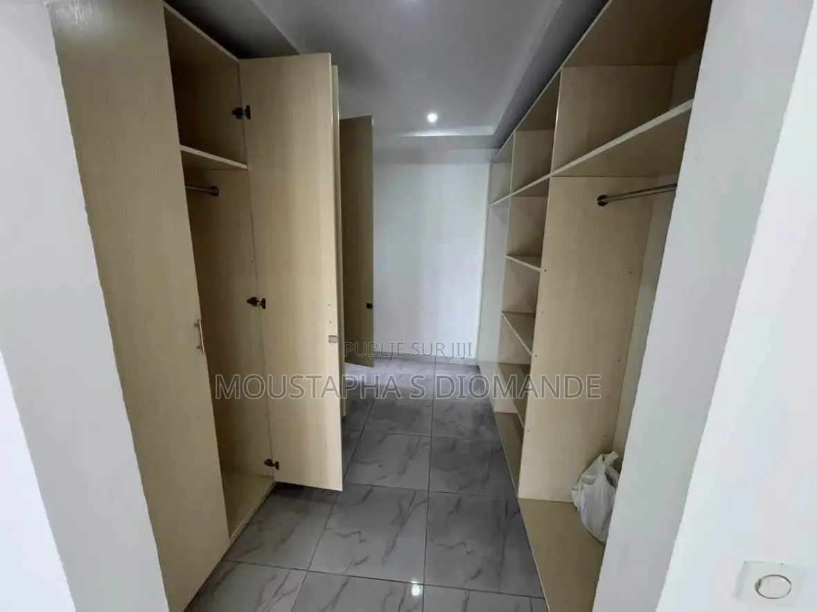 3chbre Villa dans Diomande Moustapha, Bingerville à Vendre