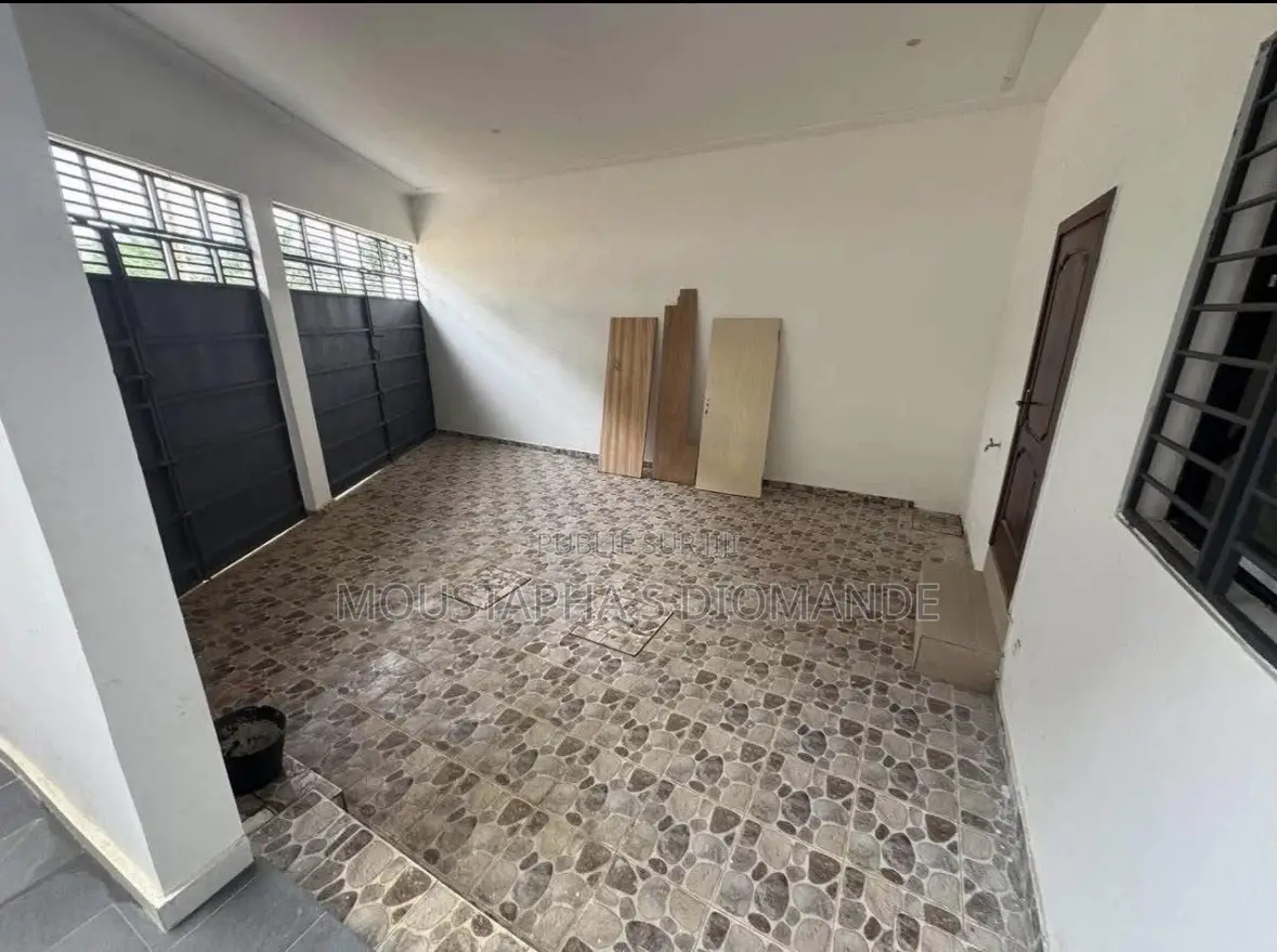 3chbre Villa dans Diomande Moustapha, Bingerville à Vendre