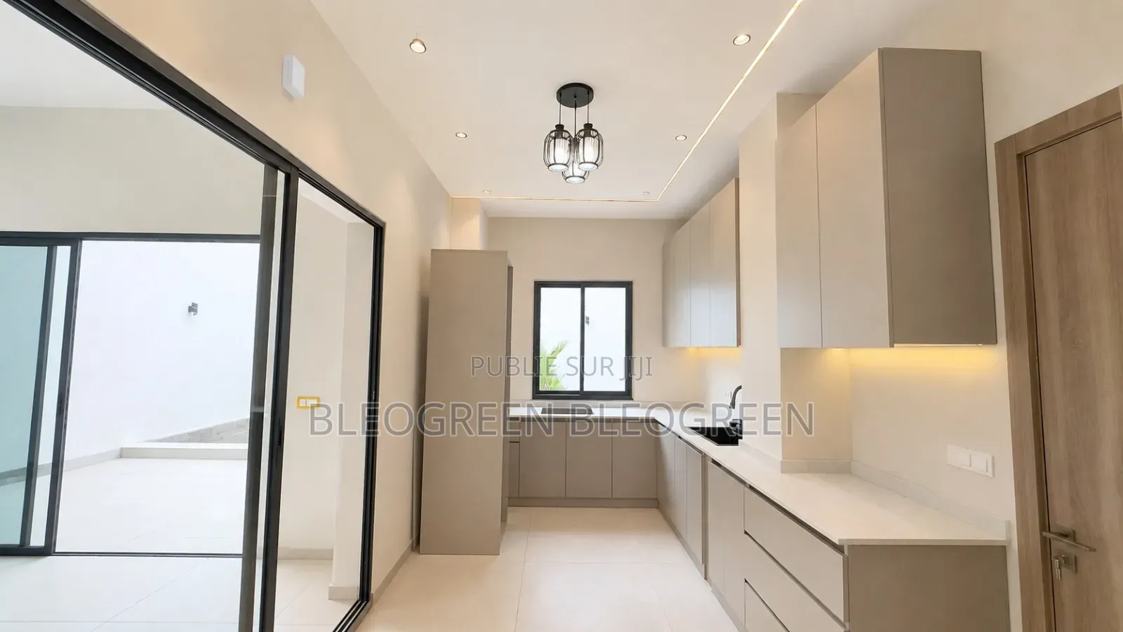 4chbre Duplex dans Cocody à Vendre