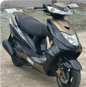 Nouveau TVS Rockz 125 2022 Blanc