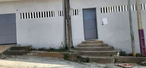 5chbre Villa dans Villa Kouame, Cocody à Louer
