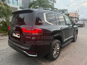 Toyota Land Cruiser 2024 Noir
