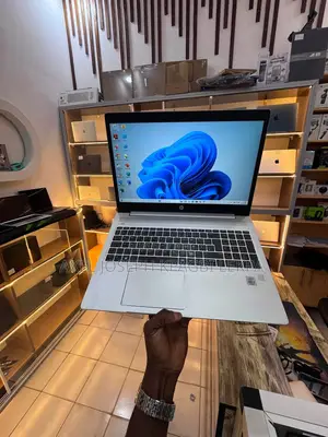 Nouveau HP EliteBook 840 G5 16GB Intel Core i7 HDD 1T