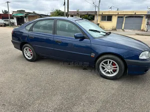 Toyota Avensis 2001 Bleu