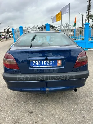 Toyota Avensis 2001 Bleu
