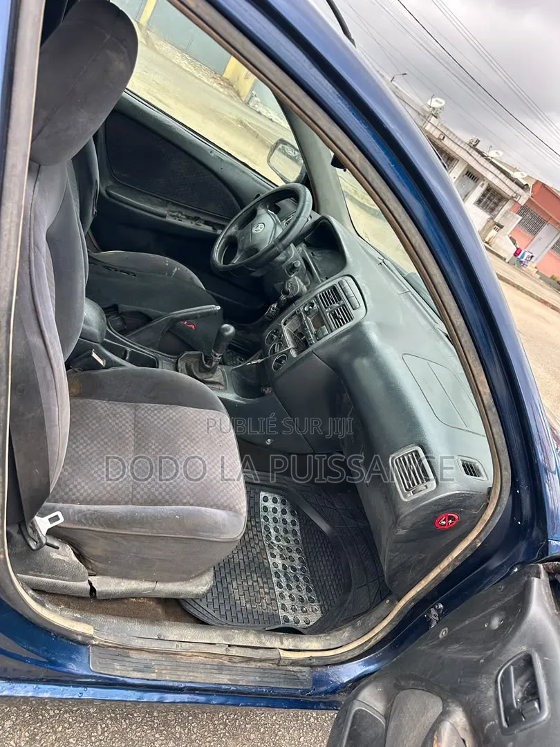 Toyota Avensis 2001 Bleu
