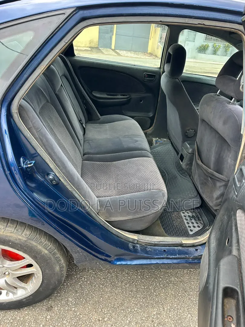 Toyota Avensis 2001 Bleu