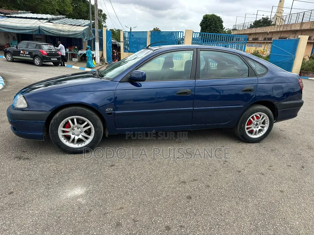 Toyota Avensis 2001 Bleu