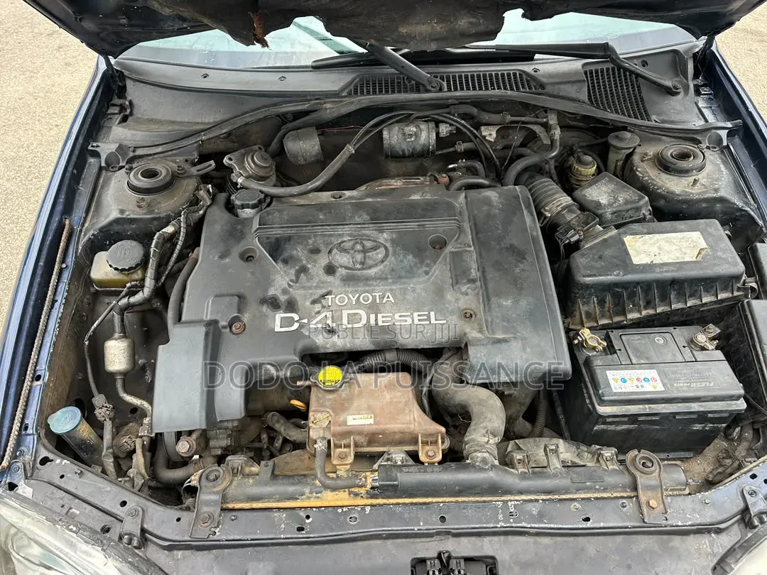 Toyota Avensis 2001 Bleu