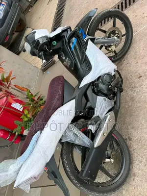 Nouveau TVS Rockz 125 2024 Bleu