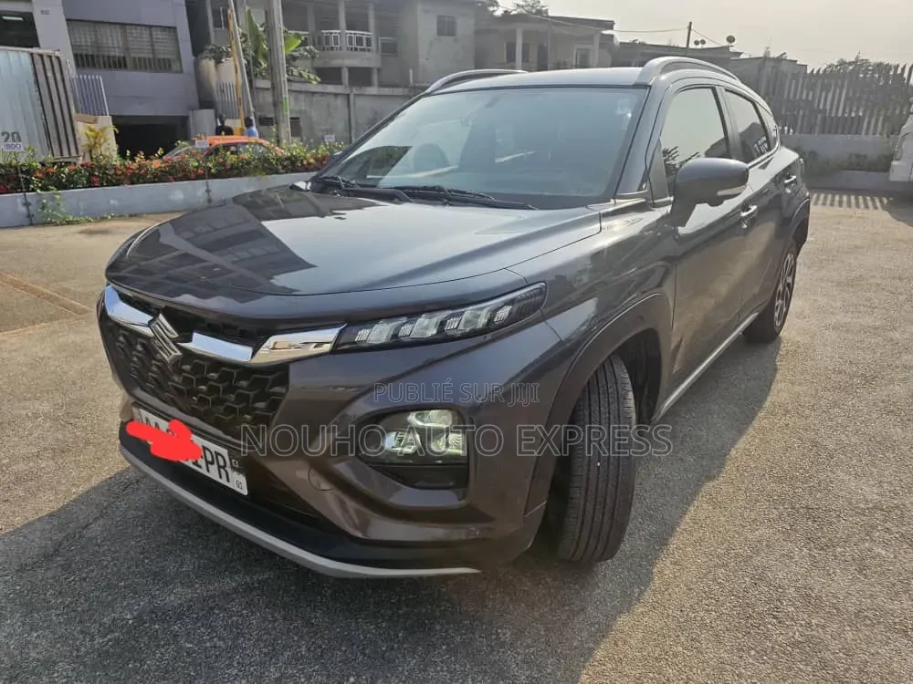 Suzuki Fronx 2025 Gris