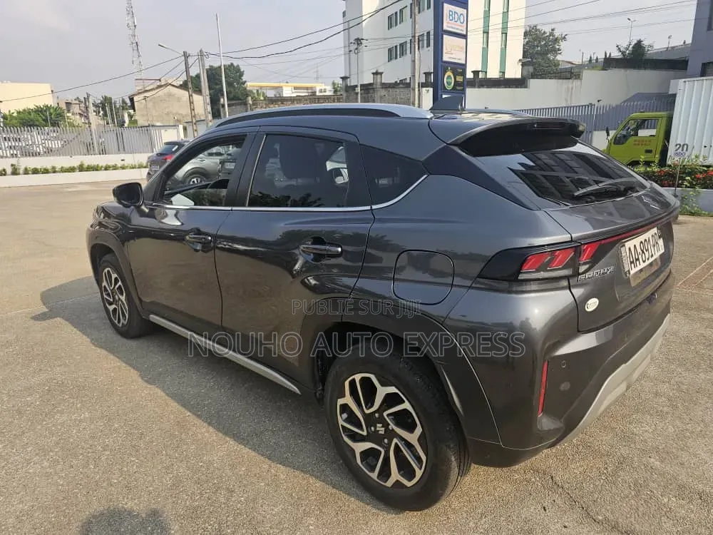 Suzuki Fronx 2025 Gris