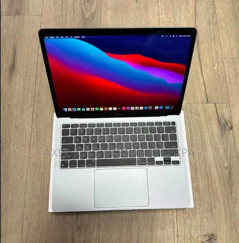 Nouveau Apple MacBook Air 2025 M4 16GB Intel Core i5 HDD 512GB