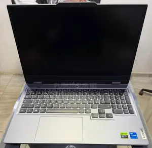 Ordinateur portable Lenovo LOQ 15AHP10 16GB Intel Core i5 SSD 512GB