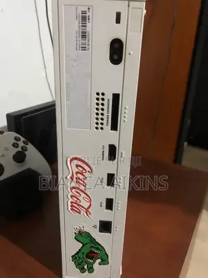 Xbox Series S + 1 Manette + Station De Recharge Double