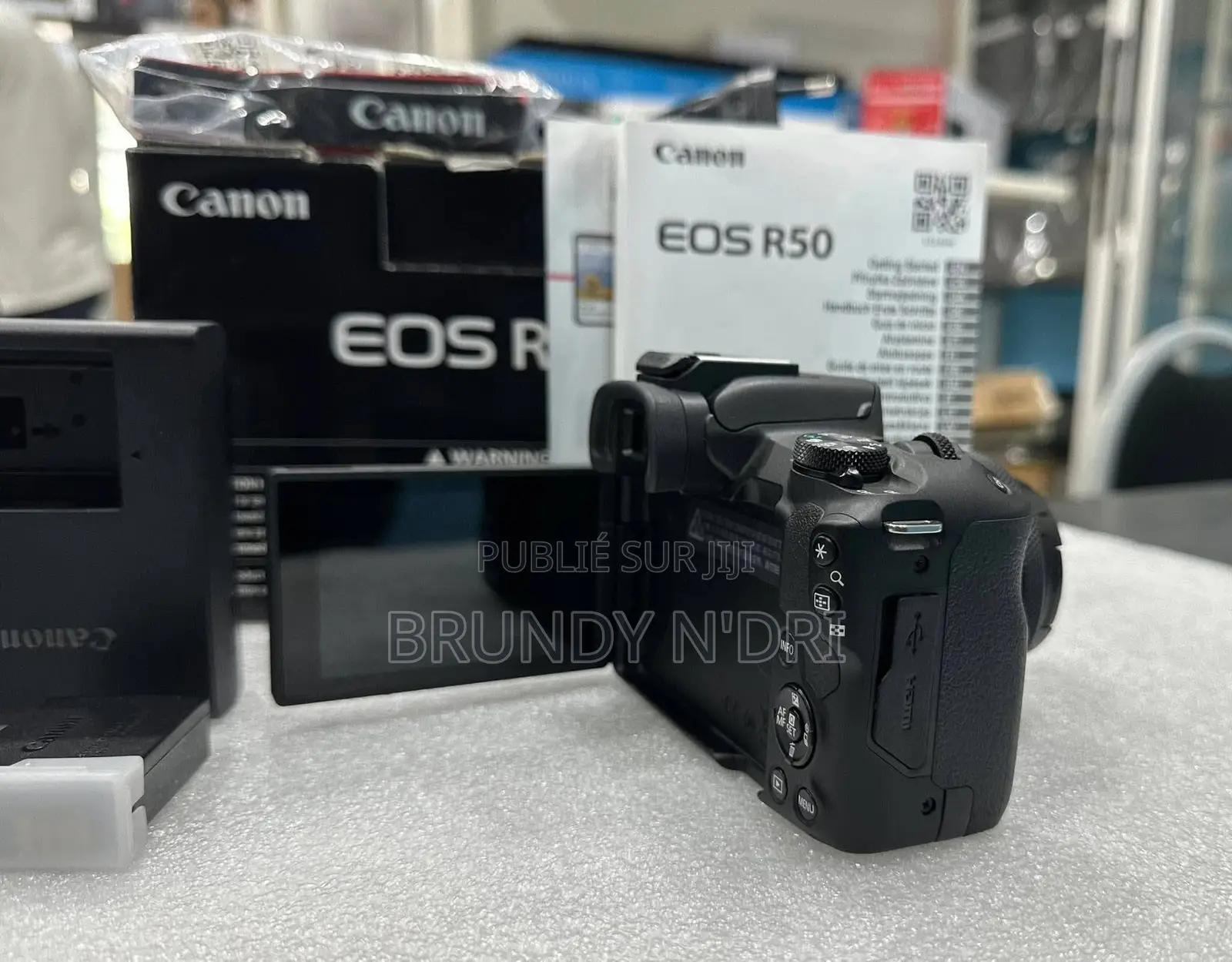 CANON EOS R50 + RF-S 18-45mm Appareil Hybride Compac