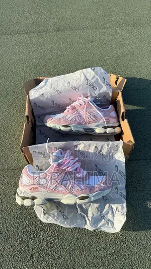 Chauuusre Asics