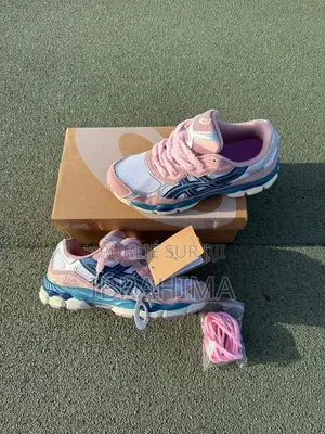 Chauuusre Asics