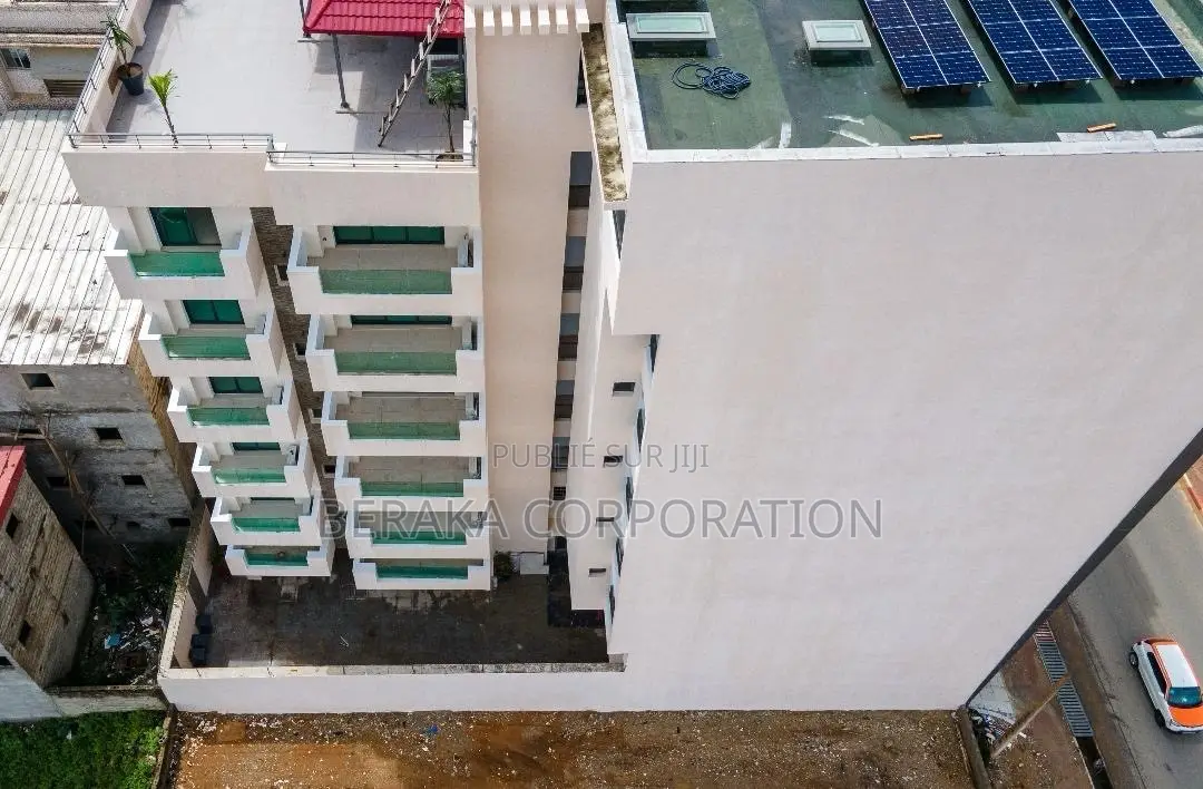 20chbre Blocs d'appartements dans Beraka Corporation, Cocody à Vendre