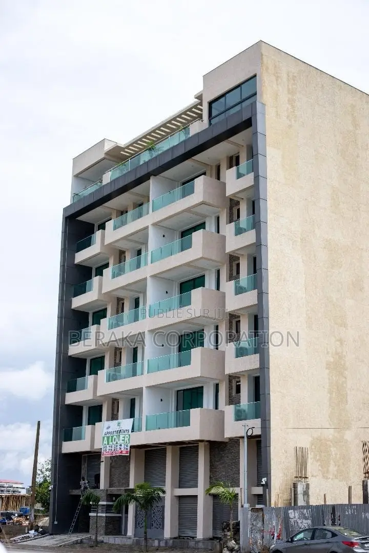 20chbre Blocs d'appartements dans Beraka Corporation, Cocody à Vendre