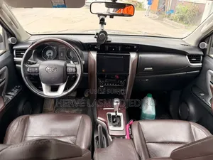 Toyota Fortuner 2020 Gris