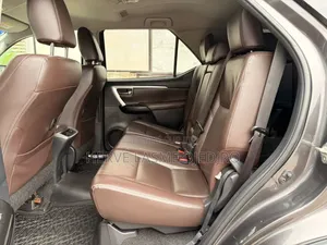 Toyota Fortuner 2020 Gris