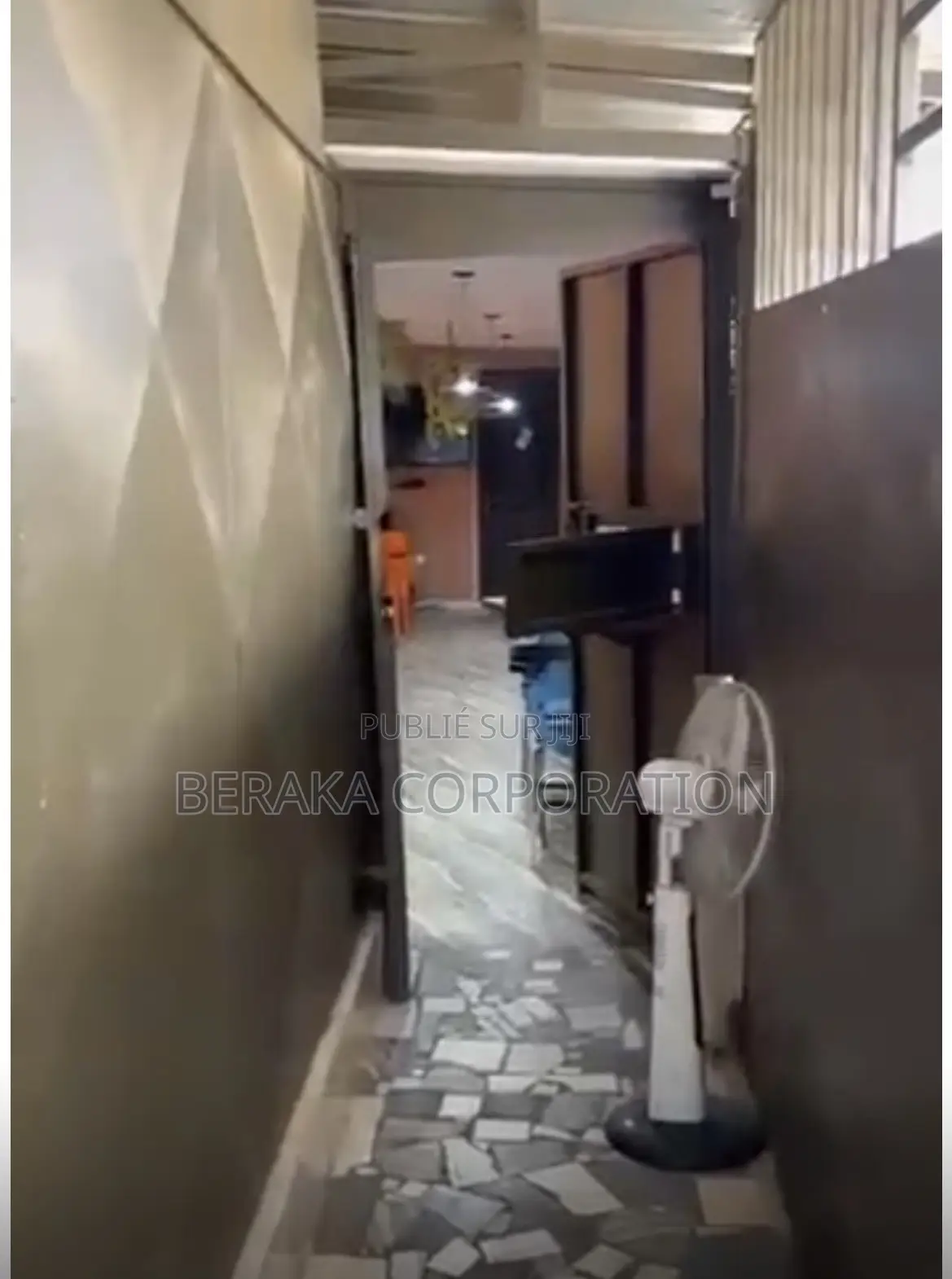 🔥 RESTAURANT ÉQUIPÉ À LOUER – ANGRÉ 9e TRANCHE 📍 Bordure De Voie, Prè
