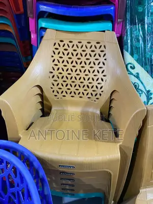 Chaise De Très Bonne Qualité