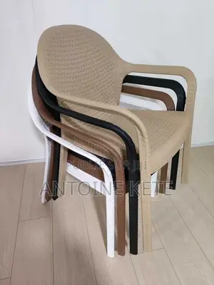 Chaise De Très Bonne Qualité