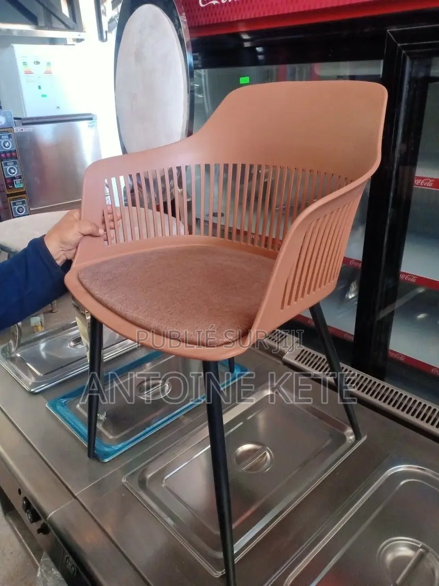 Chaise De Très Bonne Qualité