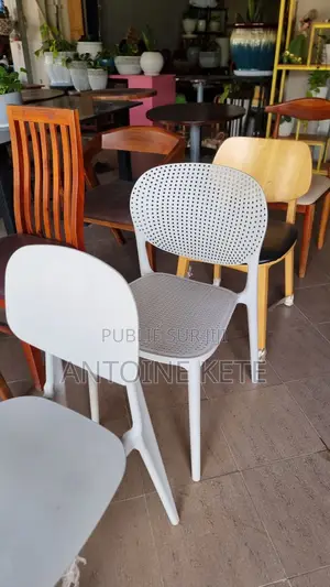 Chaise De Très Bonne Qualité