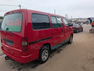 Toyota Grand HiAce 2002 Rouge