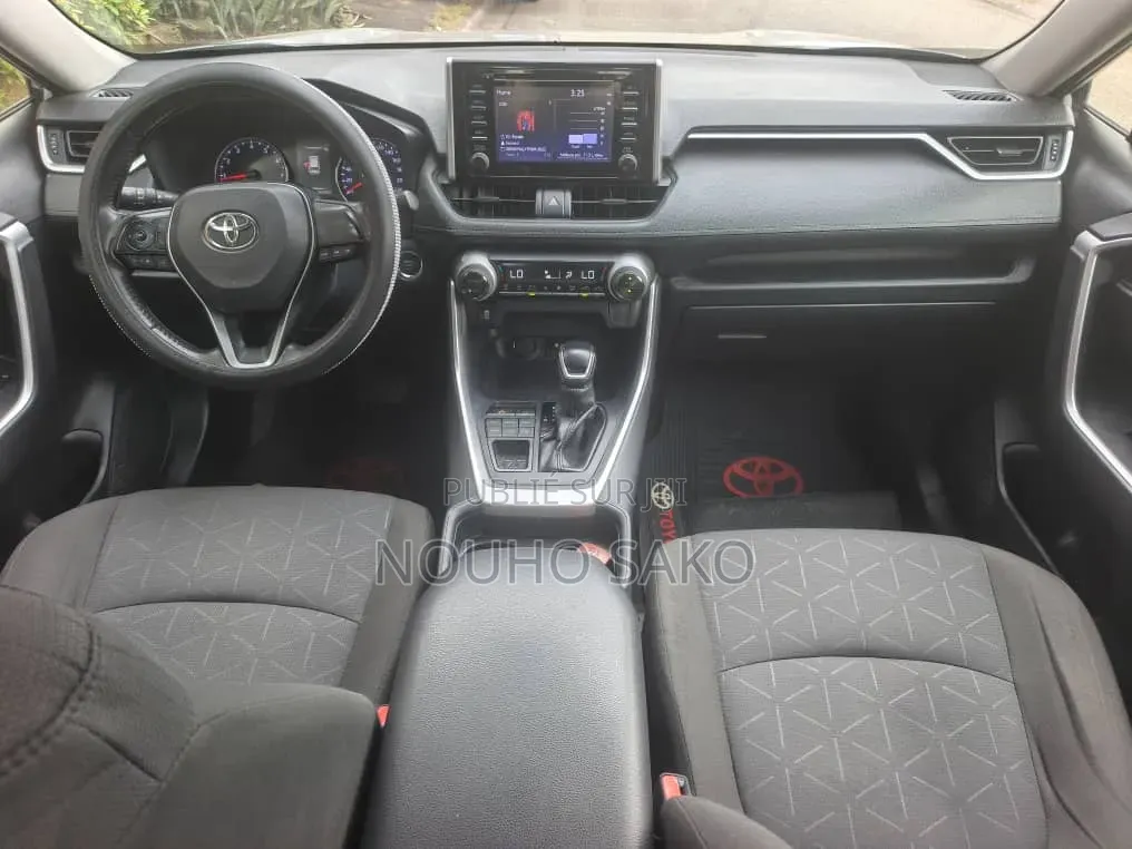 Toyota RAV4 2022 Gris