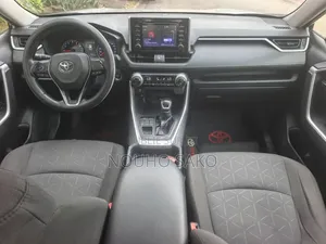 Toyota RAV4 2022 Gris