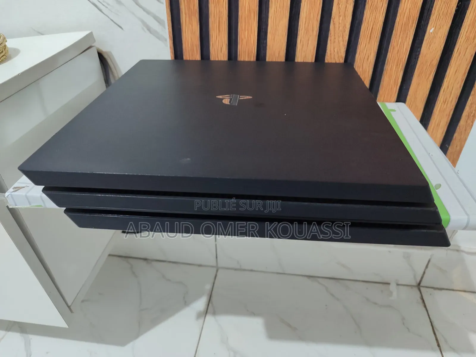 PS4 PRO 1 TERA + 2 Manettes