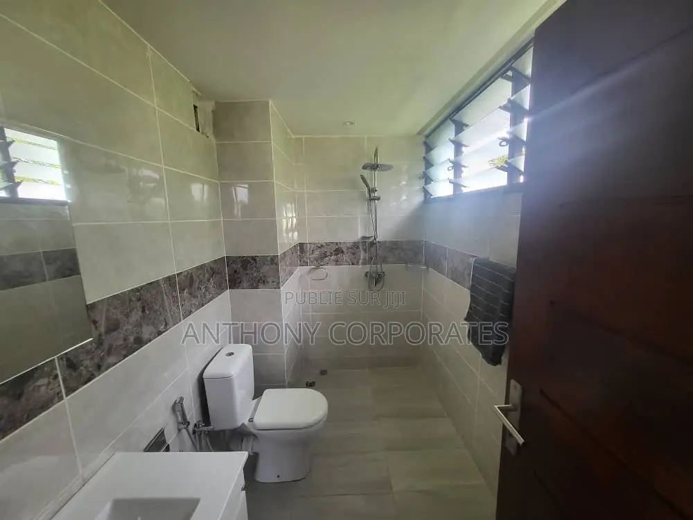 Appartement Meuble De 03 Pieces - Cocody Lycee Technique