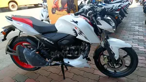 Nouveau TVS Apache 180 RTR 2026 Noir