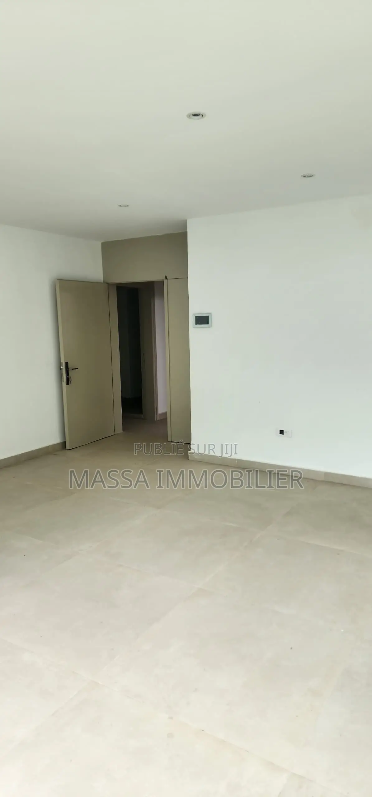 3chbre Appartement dans Massa Immobilier, Cocody à Louer