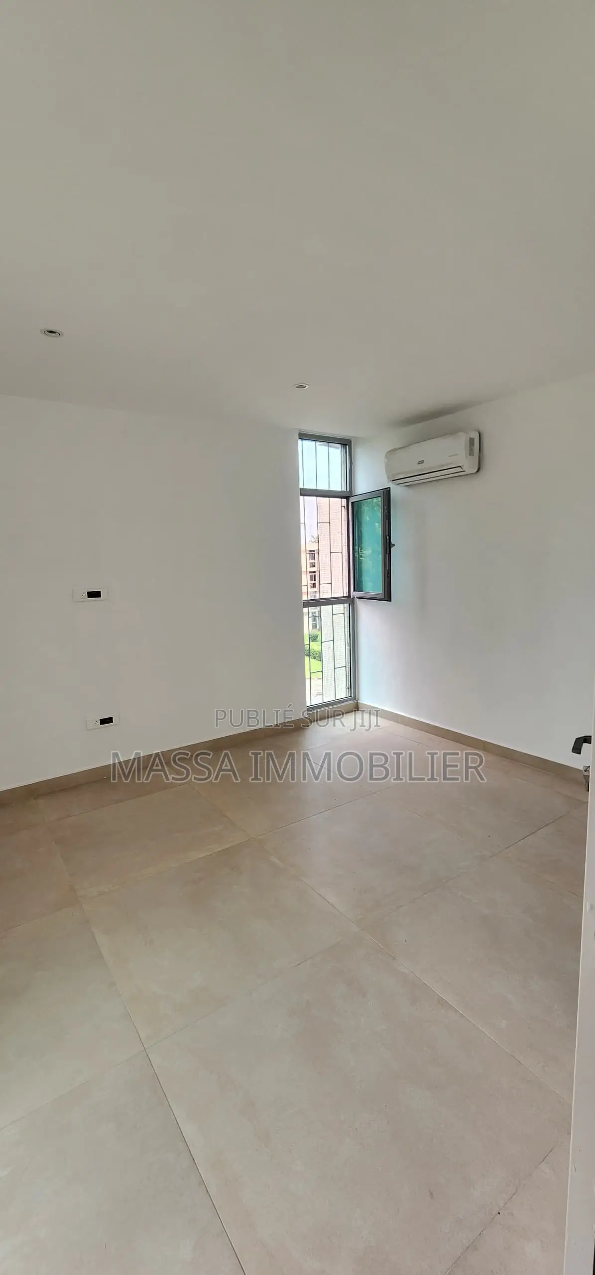 3chbre Appartement dans Massa Immobilier, Cocody à Louer