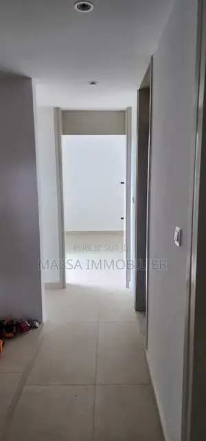 3chbre Appartement dans Massa Immobilier, Cocody à Louer