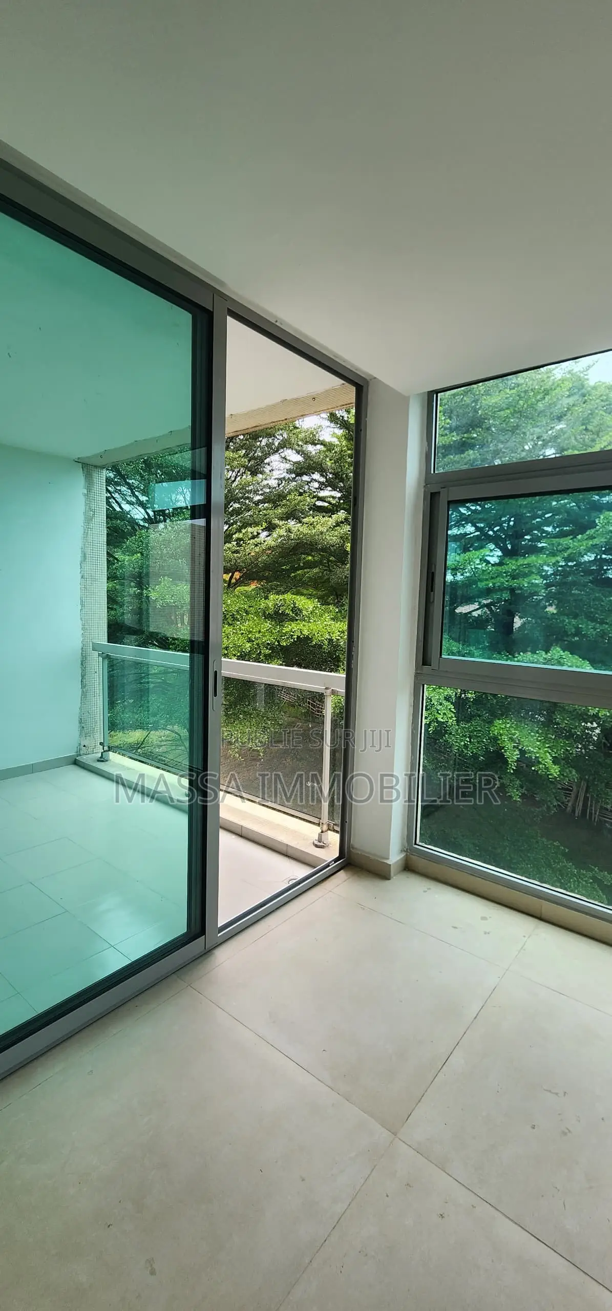 3chbre Appartement dans Massa Immobilier, Cocody à Louer